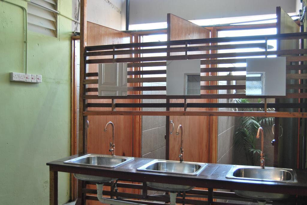 Borneo Sweet Guesthouse Kuching Ngoại thất bức ảnh
