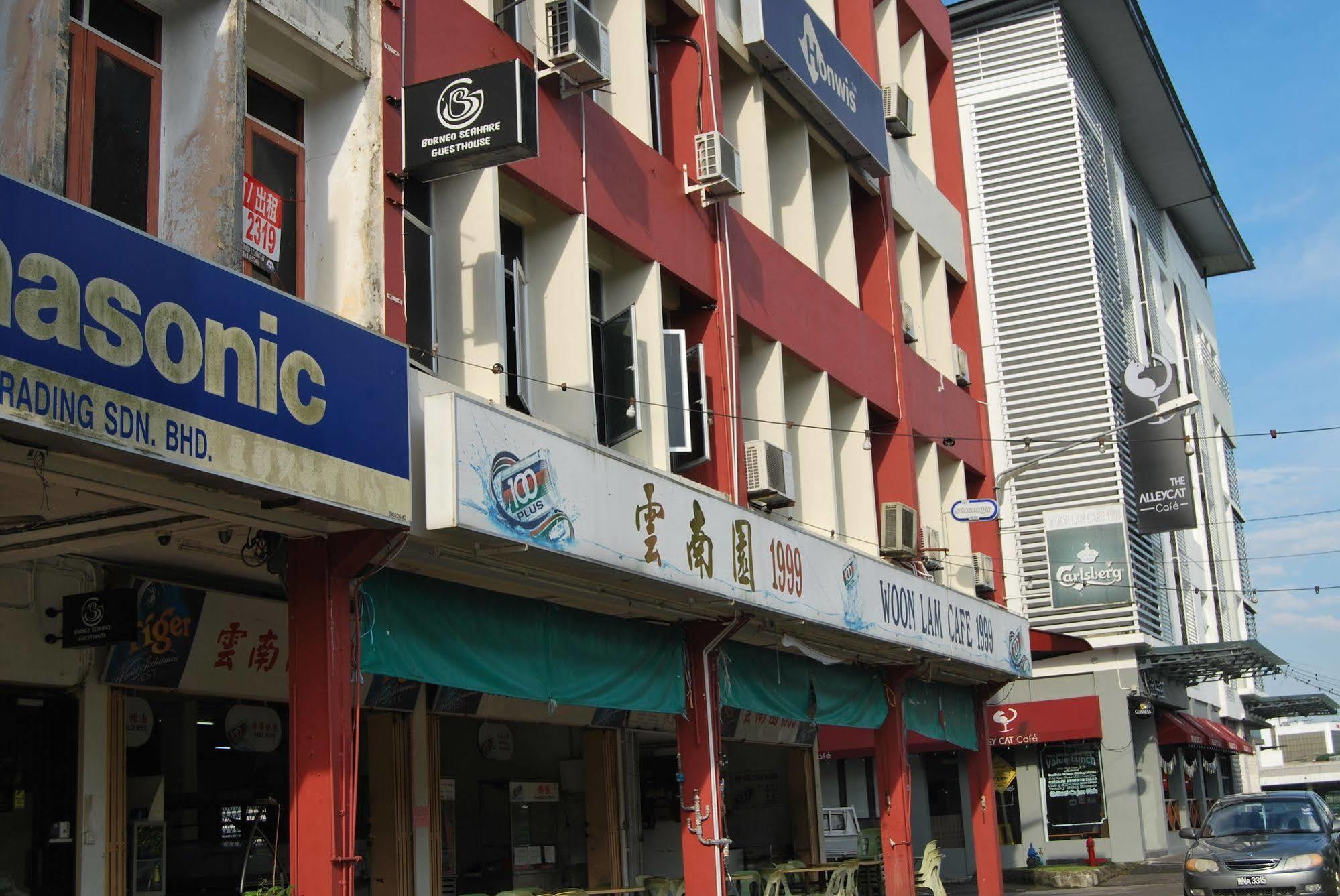 Borneo Sweet Guesthouse Kuching Ngoại thất bức ảnh