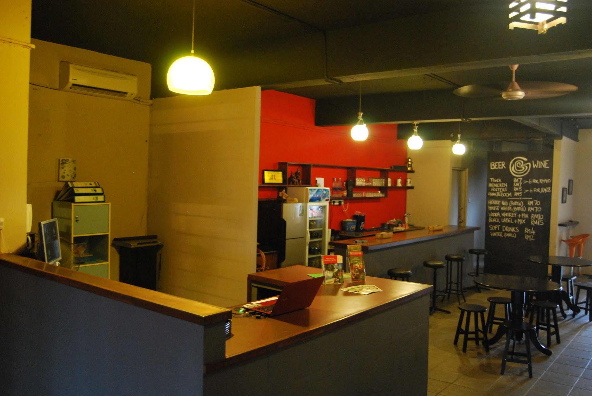 Borneo Sweet Guesthouse Kuching Ngoại thất bức ảnh